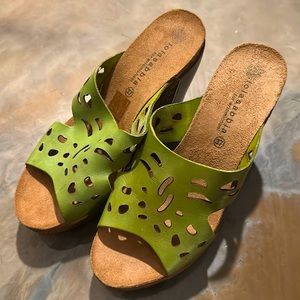 Never worn, beautiful condition